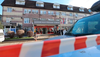 Силовики задержали однокурсника студента, устроившего накануне стрельбу в техникуме в Анапе. Он провоцировал его устроить шутинг, считает СК